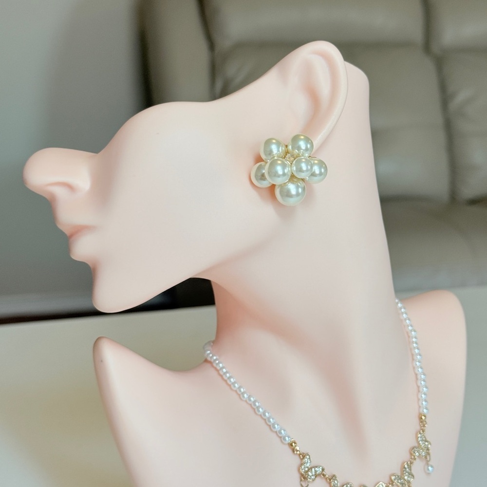 ⚜️ Elegant Pearl Flower Earrings